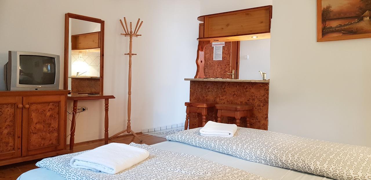 Hotel Paár Szieszta Győr Esterno foto