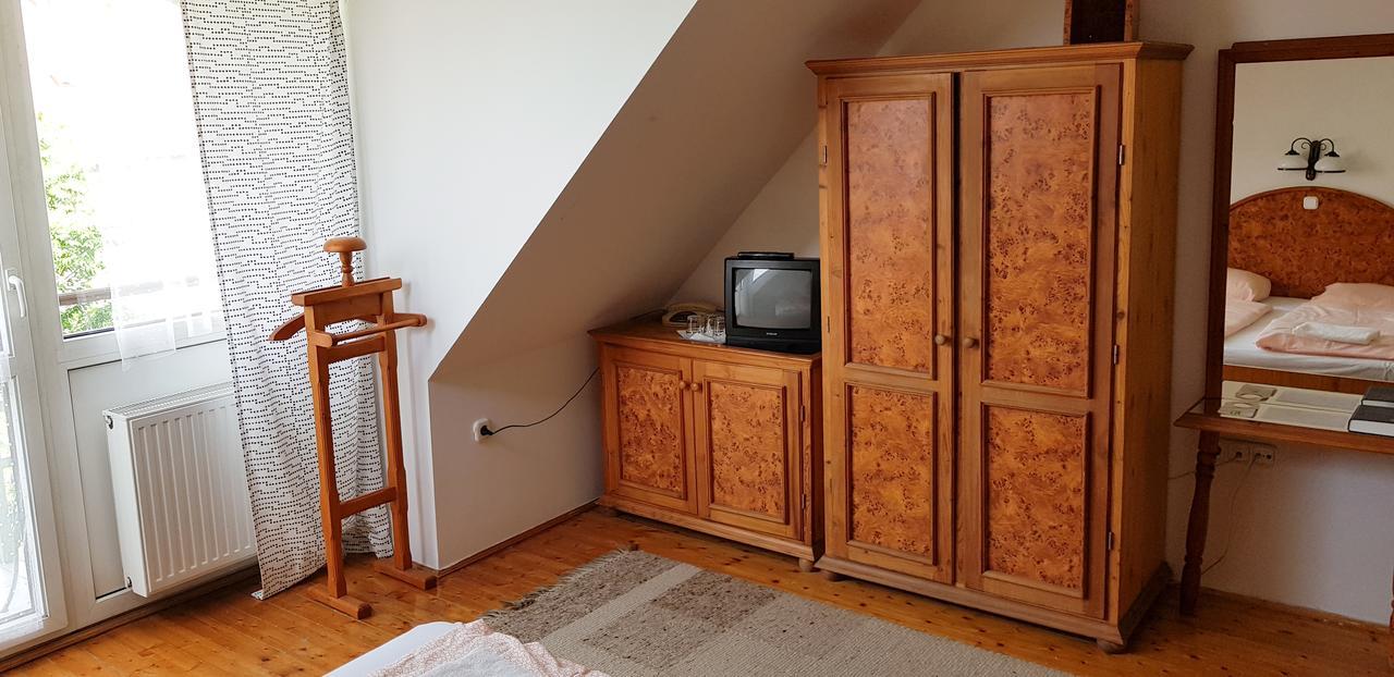 Hotel Paár Szieszta Győr Esterno foto